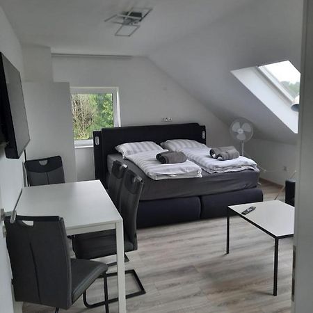 Ferienwohnung Apartment - Free Parking - Wifi - Kitchen Essen Bagian luar foto