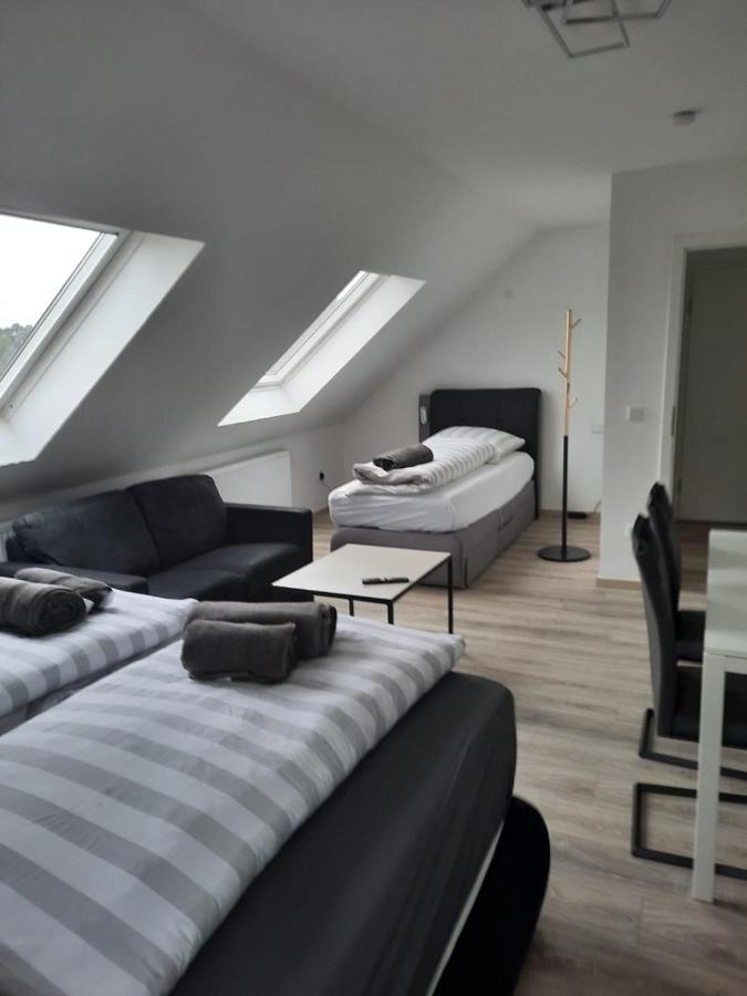 Ferienwohnung Apartment - Free Parking - Wifi - Kitchen Essen Bagian luar foto