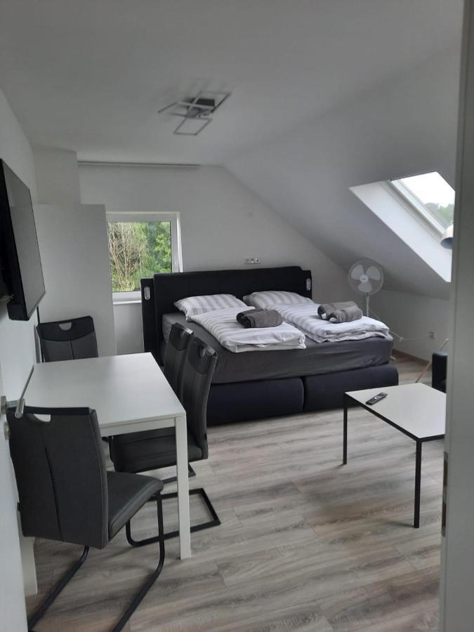 Ferienwohnung Apartment - Free Parking - Wifi - Kitchen Essen Bagian luar foto