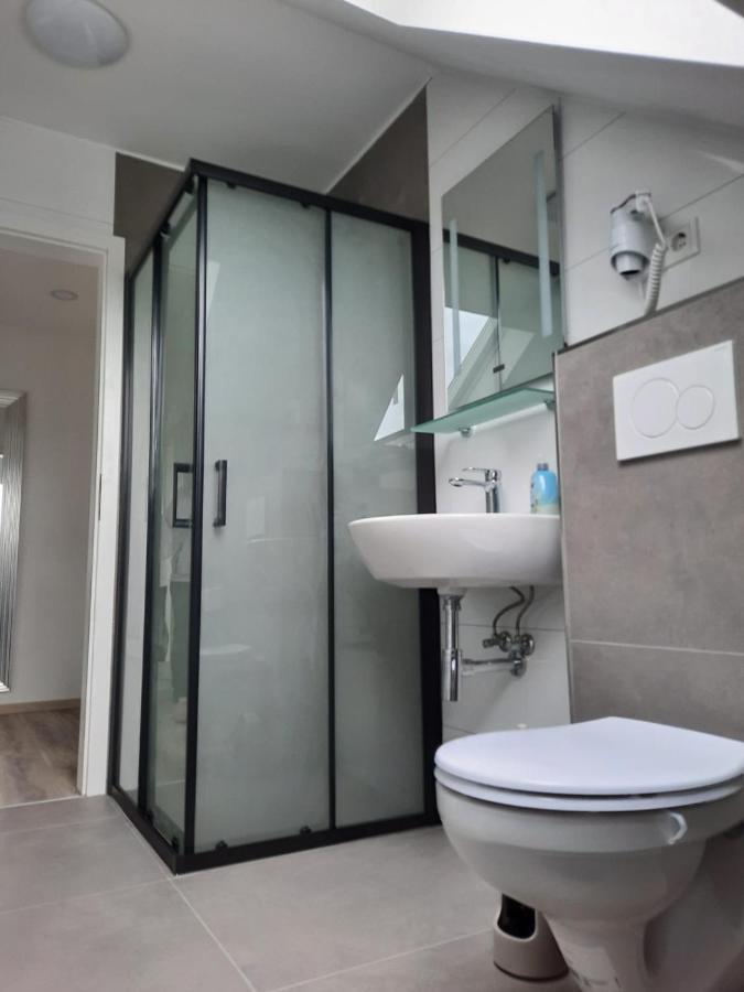 Ferienwohnung Apartment - Free Parking - Wifi - Kitchen Essen Bagian luar foto